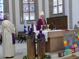 Bischof Dr. Michael Gerber besucht St. Crescentius (Foto: Karl-Franz Thiede)